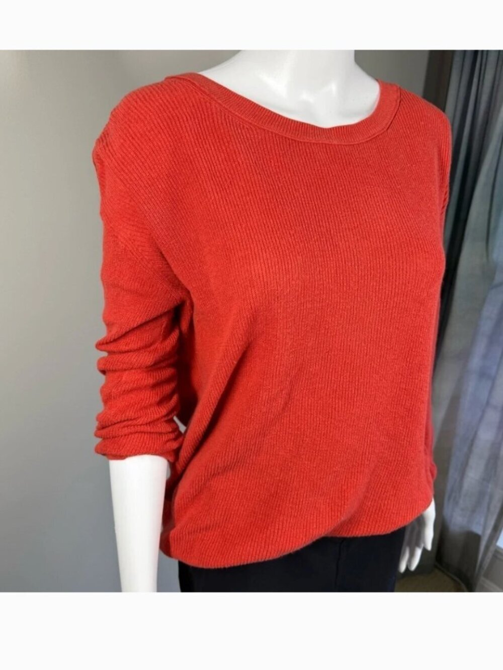 Wilfred Aritzia silk cashmere blend red orange lightweight sweater medium